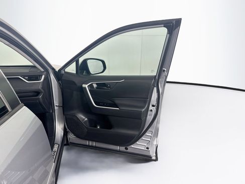 Used 2020 Toyota RAV4 LE w/ All Weather Liner Package FWD image 31
