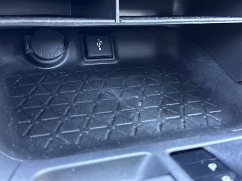 Used 2022 Toyota RAV4 SE w/ Convenience Package image 26