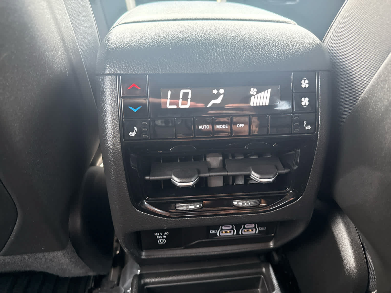 Used 2023 Jeep Grand Cherokee L Limited AWD/4WD image 16