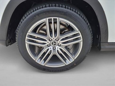 Used 2025 Mercedes-Benz GLS 450 4MATIC image 25