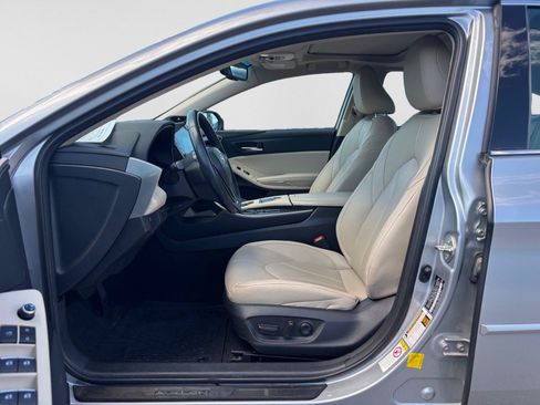 Used 2019 Toyota Avalon XLE w/ Moonroof Package FWD image 10
