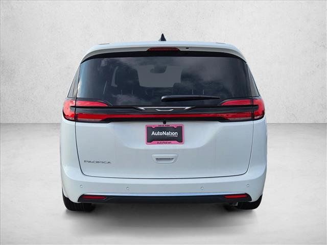 New 2027 Chrysler Pacifica Select FWD image 8