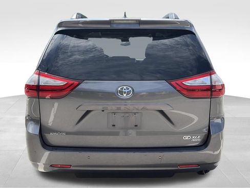 Used 2018 Toyota Sienna XLE Premium w/ Carpet Mat Package AWD/4WD image 5