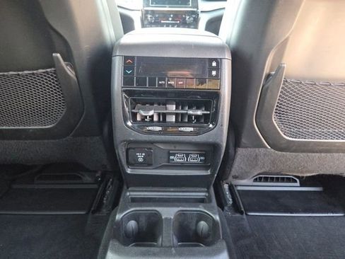 Used 2023 Jeep Grand Cherokee L Laredo image 8