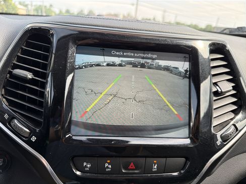 Used 2021 Jeep Cherokee Limited AWD/4WD image 20