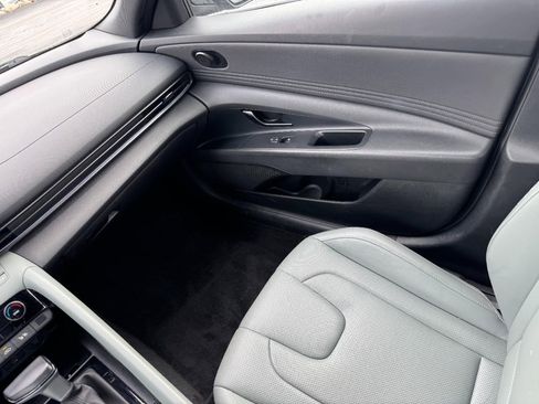 Used 2025 Hyundai Elantra Limited FWD image 16
