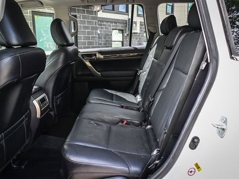 Used 2016 Lexus GX 460 w/ Premium Package AWD/4WD image 13
