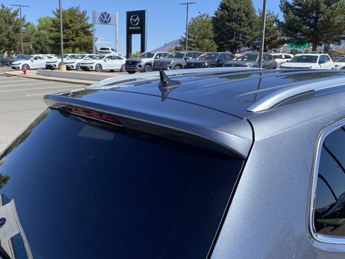 Certified 2022 Volkswagen Tiguan SE FWD image 17