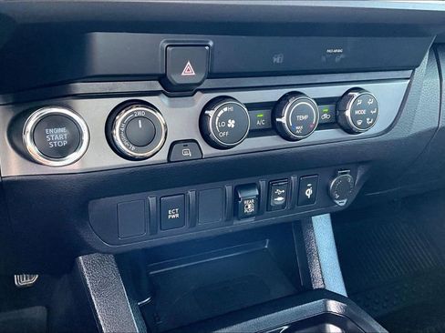 Used 2019 Toyota Tacoma TRD Off-Road image 14