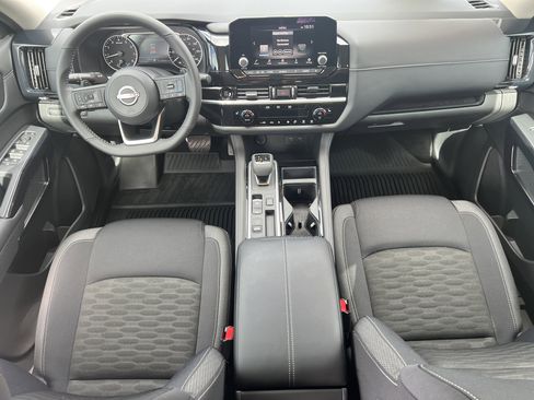 Certified 2025 Nissan Pathfinder SV image 18