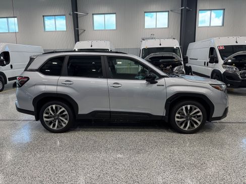 Used 2025 Subaru Forester Limited AWD/4WD image 4