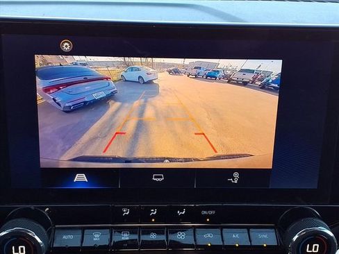 Used 2023 Chevrolet Colorado LT w/ LT Convenience Package image 10