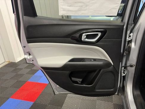Used 2025 Jeep Compass Limited AWD/4WD image 13