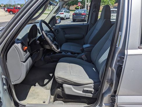 Used 2006 Jeep Liberty Sport AWD/4WD image 9