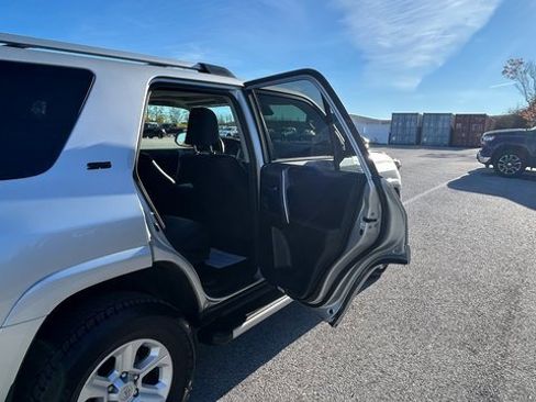 Used 2022 Toyota 4Runner SR5 Premium image 37