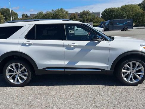 Used 2022 Ford Explorer Platinum w/ Equipment Group 601A image 11