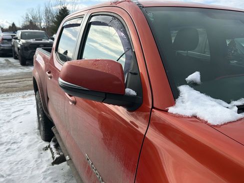 Used 2017 Toyota Tacoma TRD Sport image 5