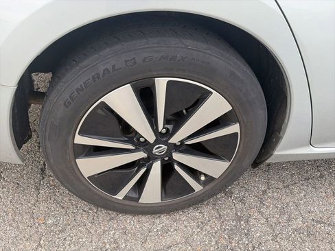 Used 2021 Nissan Altima 2.5 SV image 9