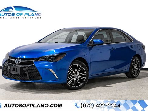 Used 2016 Toyota Camry SE image 1