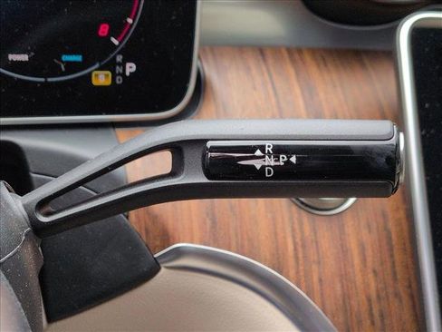 Used 2025 Mercedes-Benz C 300 Sedan image 12