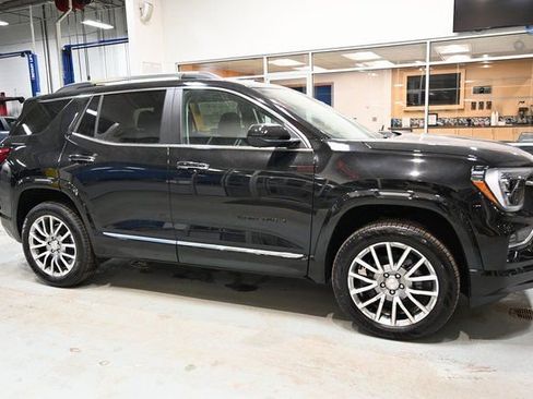 New 2026 GMC Terrain Denali w/ LPO, Black Badging Package image 4