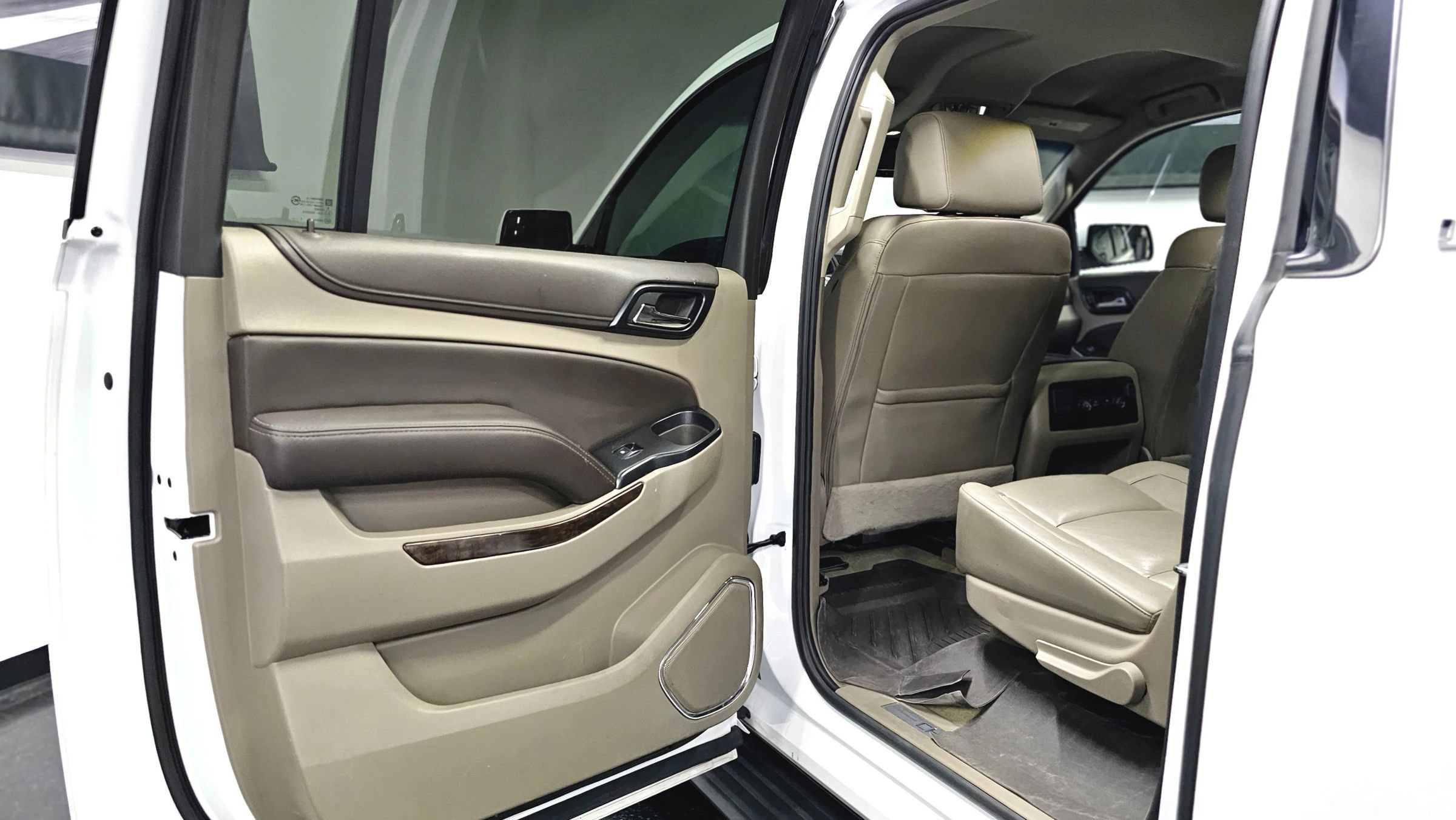 Used 2018 Chevrolet Suburban LT AWD/4WD image 35