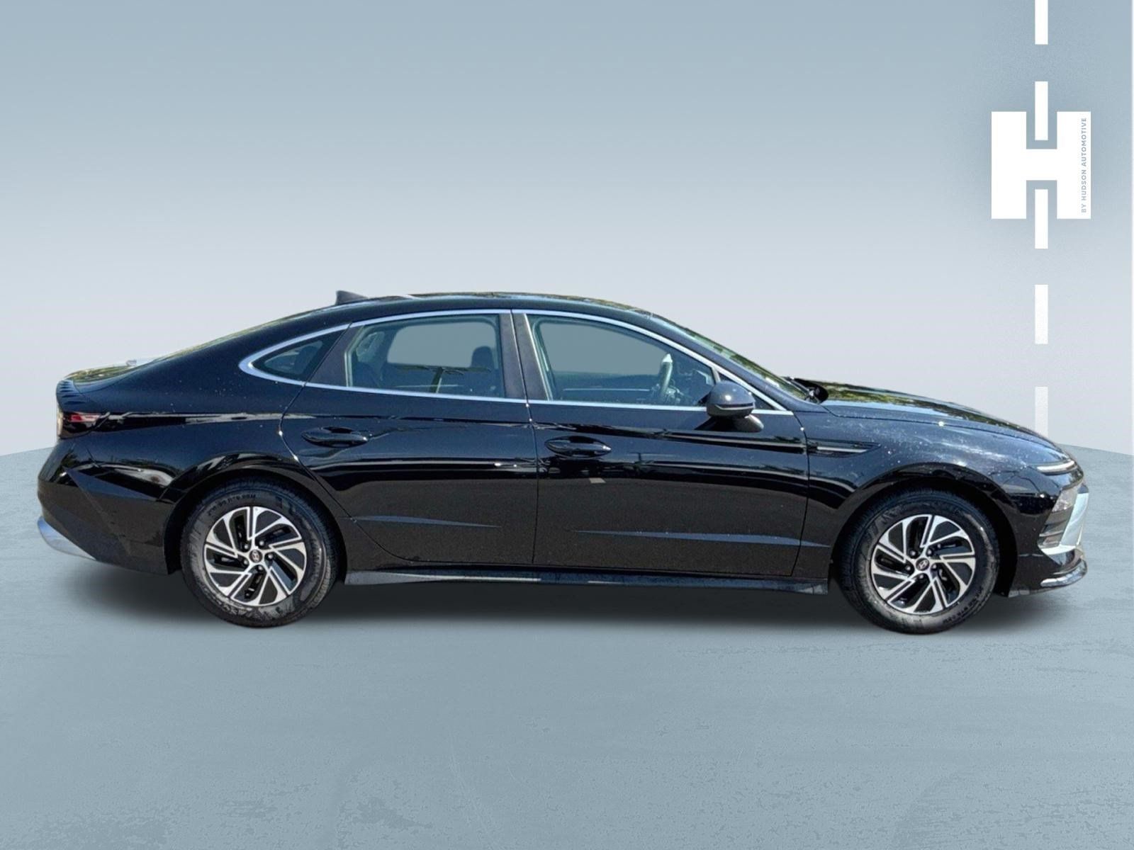 Used 2026 Hyundai Sonata Blue FWD image 2