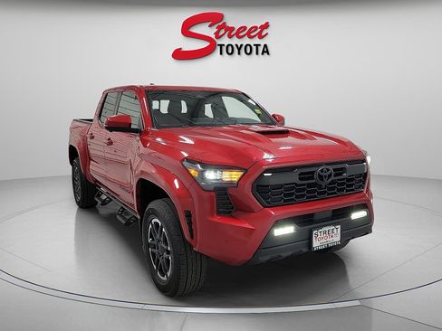 Certified 2024 Toyota Tacoma TRD Sport w/ TRD Sport Premium Package AWD/4WD image 5