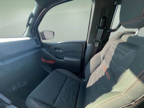 Used 2023 Nissan Frontier PRO-4X w/ Technology Package image 29