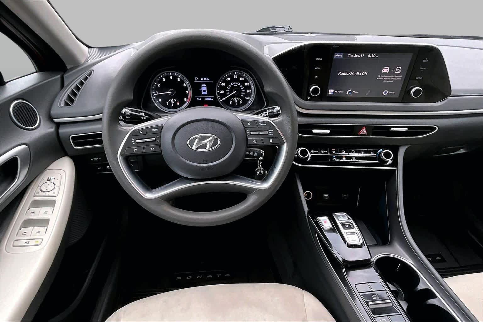 Used 2023 Hyundai Sonata SE w/ Preferred Accessory Package FWD image 6