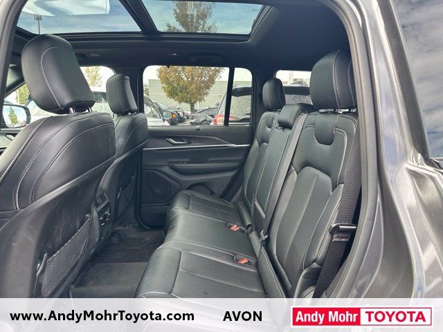 Used 2025 Jeep Grand Cherokee Limited w/ Luxury Tech Group II AWD/4WD image 10