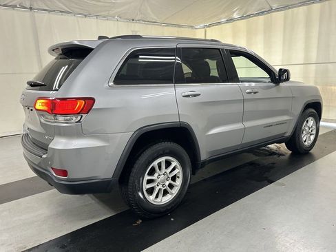Used 2020 Jeep Grand Cherokee Laredo image 2