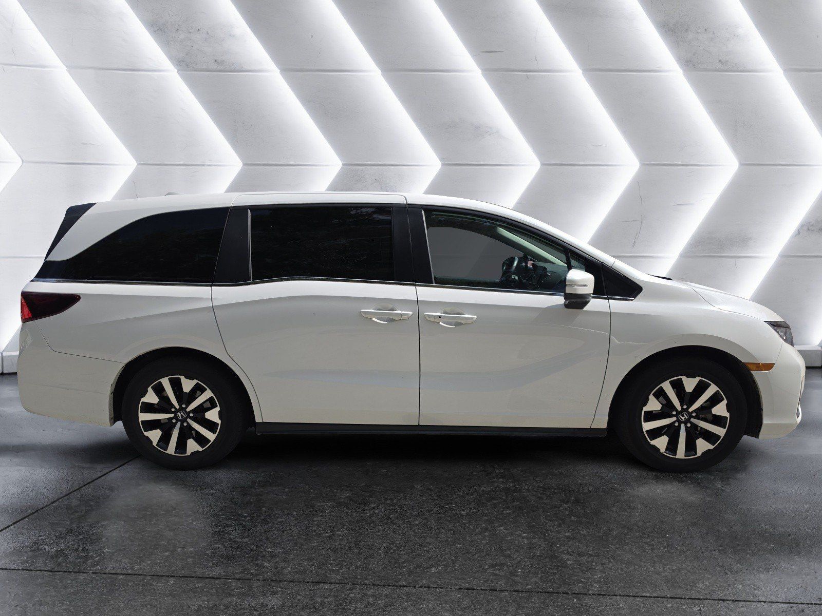 Used 2025 Honda Odyssey EX-L image 3