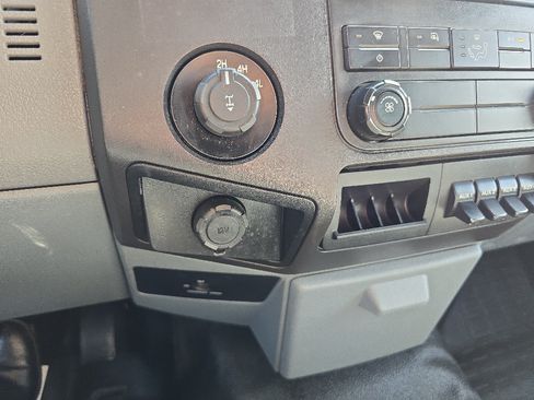 Used 2014 Ford F250 XL w/ Power Equipment Group AWD/4WD image 27