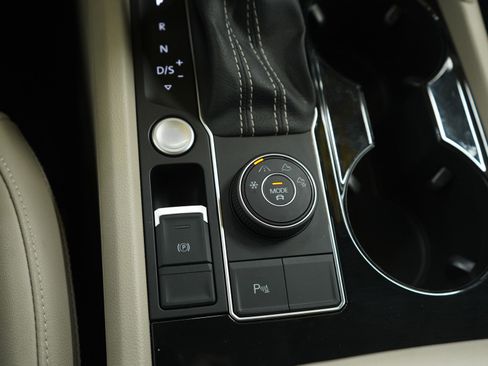 Used 2023 Volkswagen Atlas SE image 27