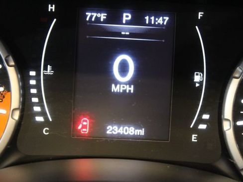 Used 2015 Jeep Renegade Latitude FWD image 22