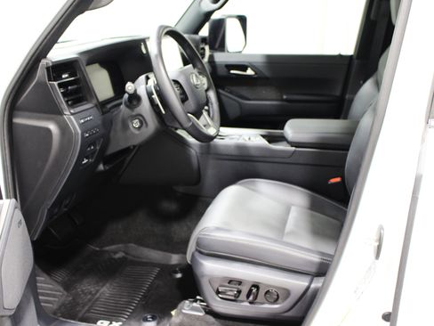 Used 2025 Lexus GX 550 w/ Accessory Package (2T) AWD/4WD image 2
