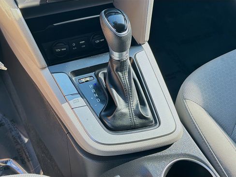 Used 2017 Hyundai Elantra SE image 12