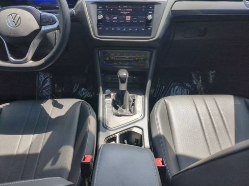 Certified 2023 Volkswagen Tiguan SE FWD image 14