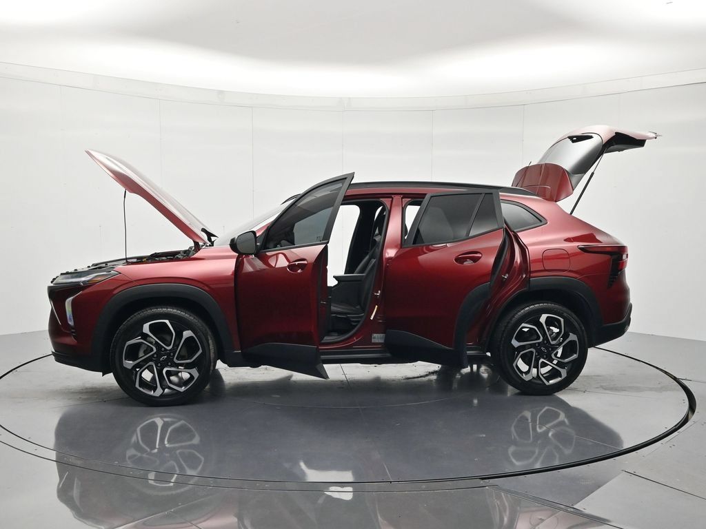 Used 2024 Chevrolet Trax RS w/ Driver Confidence Package FWD image 46