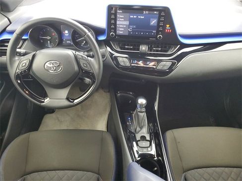 Used 2020 Toyota C-HR XLE image 15