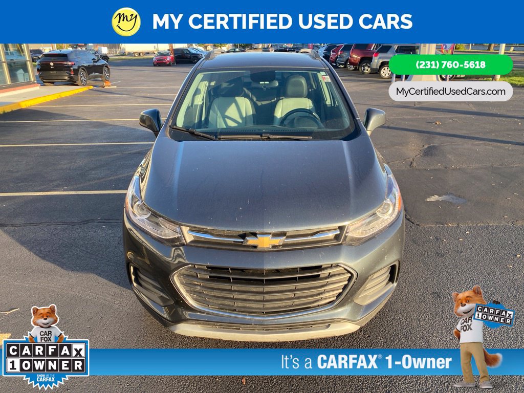 Used 2021 Chevrolet Trax LT w/ Premium Seat Package AWD/4WD image 2