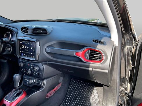 Used 2022 Jeep Renegade Trailhawk AWD/4WD image 18