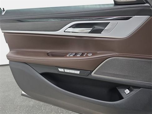 Used 2018 BMW 740i xDrive image 26
