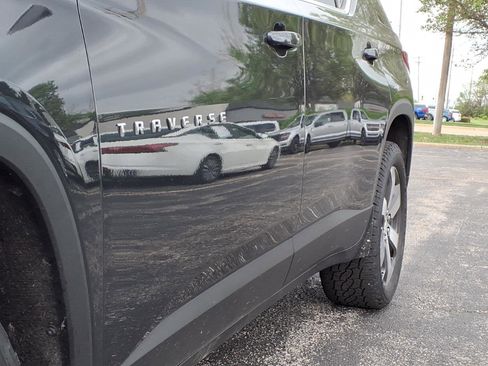 Used 2021 Chevrolet Traverse LT w/ LT Premium Package AWD/4WD image 36