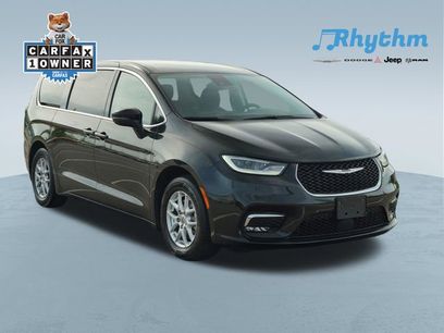 Used 2023 Chrysler Pacifica Touring-L