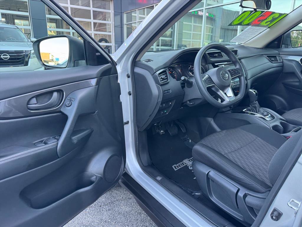 Used 2020 Nissan Rogue S FWD image 14