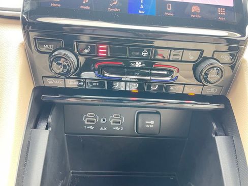 Certified 2024 Jeep Grand Cherokee Limited w/ Black Appearance Package AWD/4WD image 26