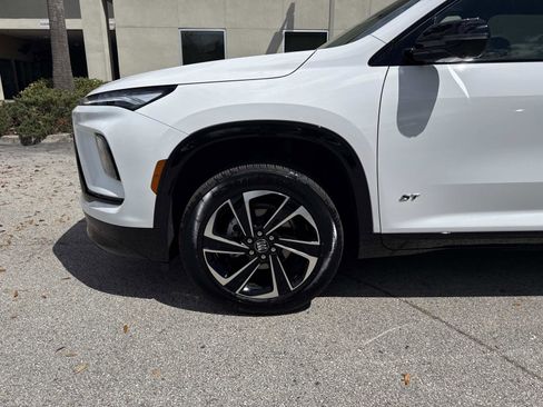 Used 2025 Buick Enclave Sport Touring image 9