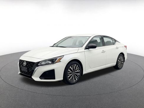 Used 2025 Nissan Altima 2.5 SV image 7